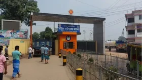 নারায়ণগঞ্জ খাদ্যগুদাম থেকে পাঁচ দিন ধরে সরকারি খাদ্য সরবরাহ বন্ধ